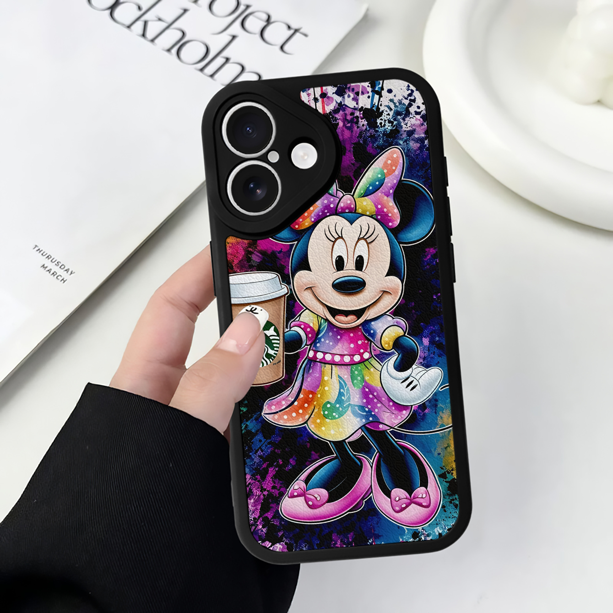 （画像用） ミッキーマウス Mickey Mouse 【iPhone 16シリーズ対応】シリコンスマホケース（レザー調） 材質：シリコン